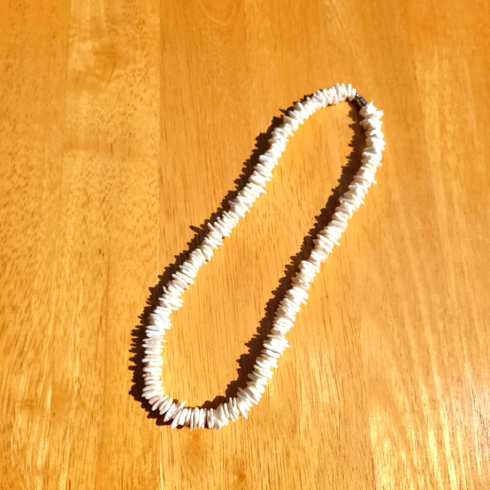 Retro White Hawaiian Puka Shell Necklace 16" Beach Y2K Cosplay Costume Vintage